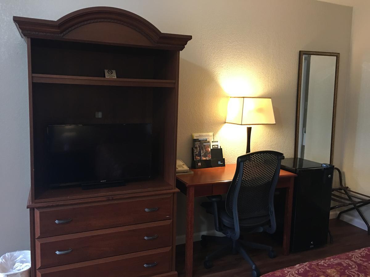 Durham Skyland Inn Bagian luar foto