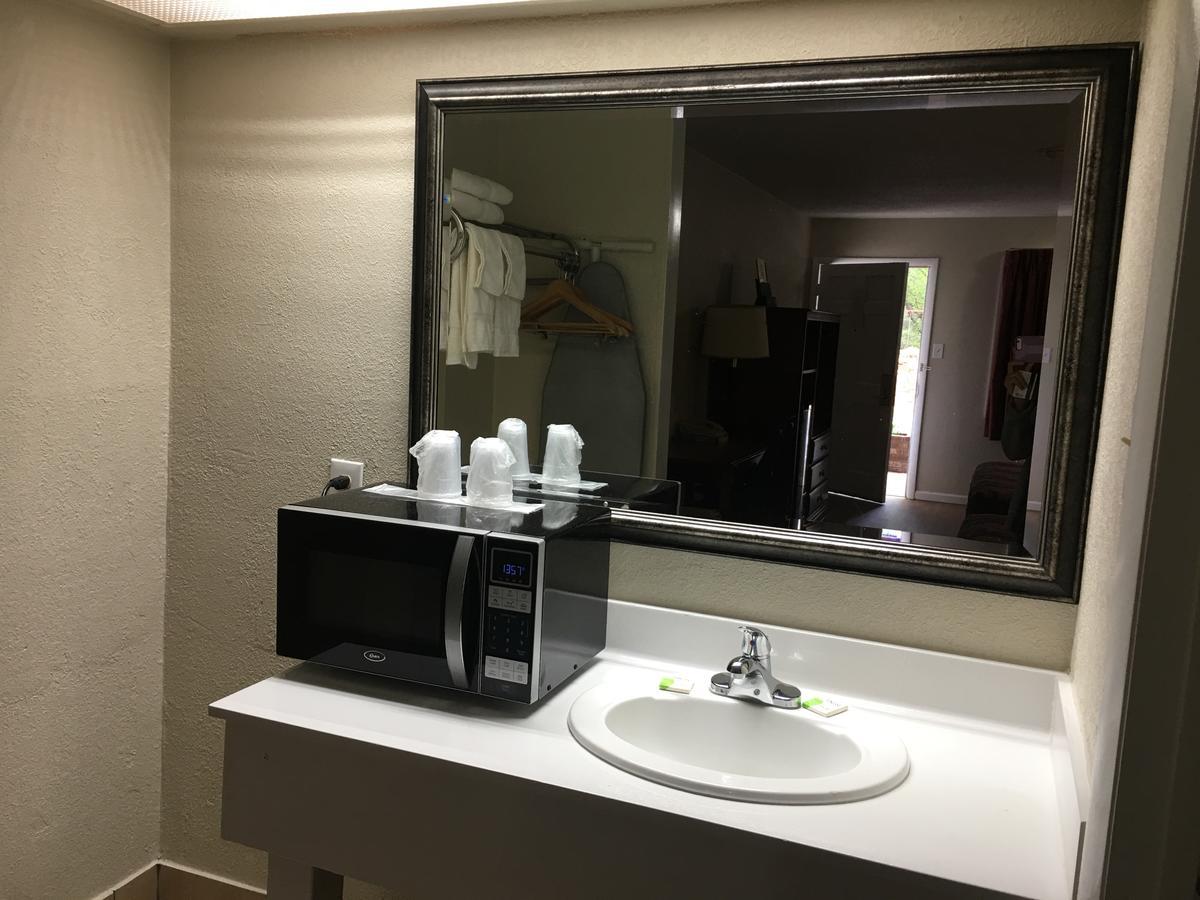 Durham Skyland Inn Bagian luar foto